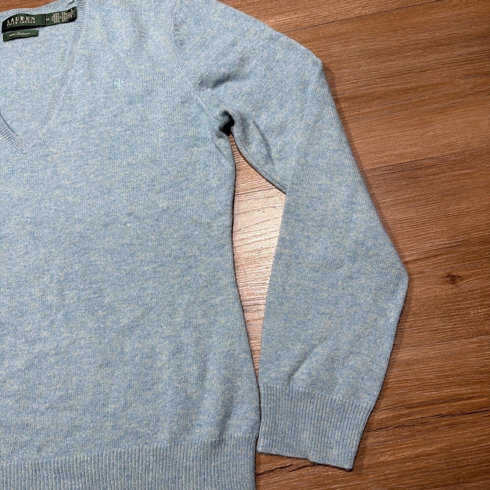 Lauren Ralph Lauren Women's PETITE LARGE V-Neck‎ 100% Cashmere Sweater Blue - Picture 3 of 11